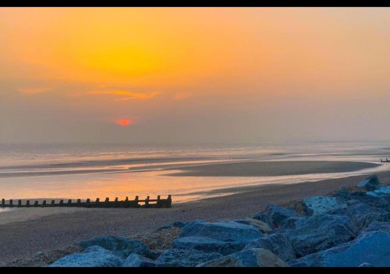 Sbl70 - Camber Sands Holiday Park - Sleeps 8 - Close Swimming Pools And Facilities - Private Parking エクステリア 写真